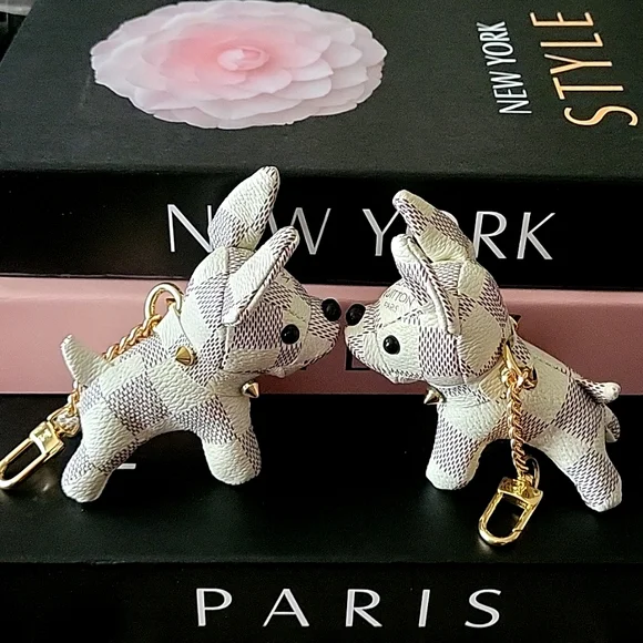 🆕️Luxury 🐕 White Doggie Damier azur Style Leather Novelty Keychain / Bag Charm - Picture 6 of 16